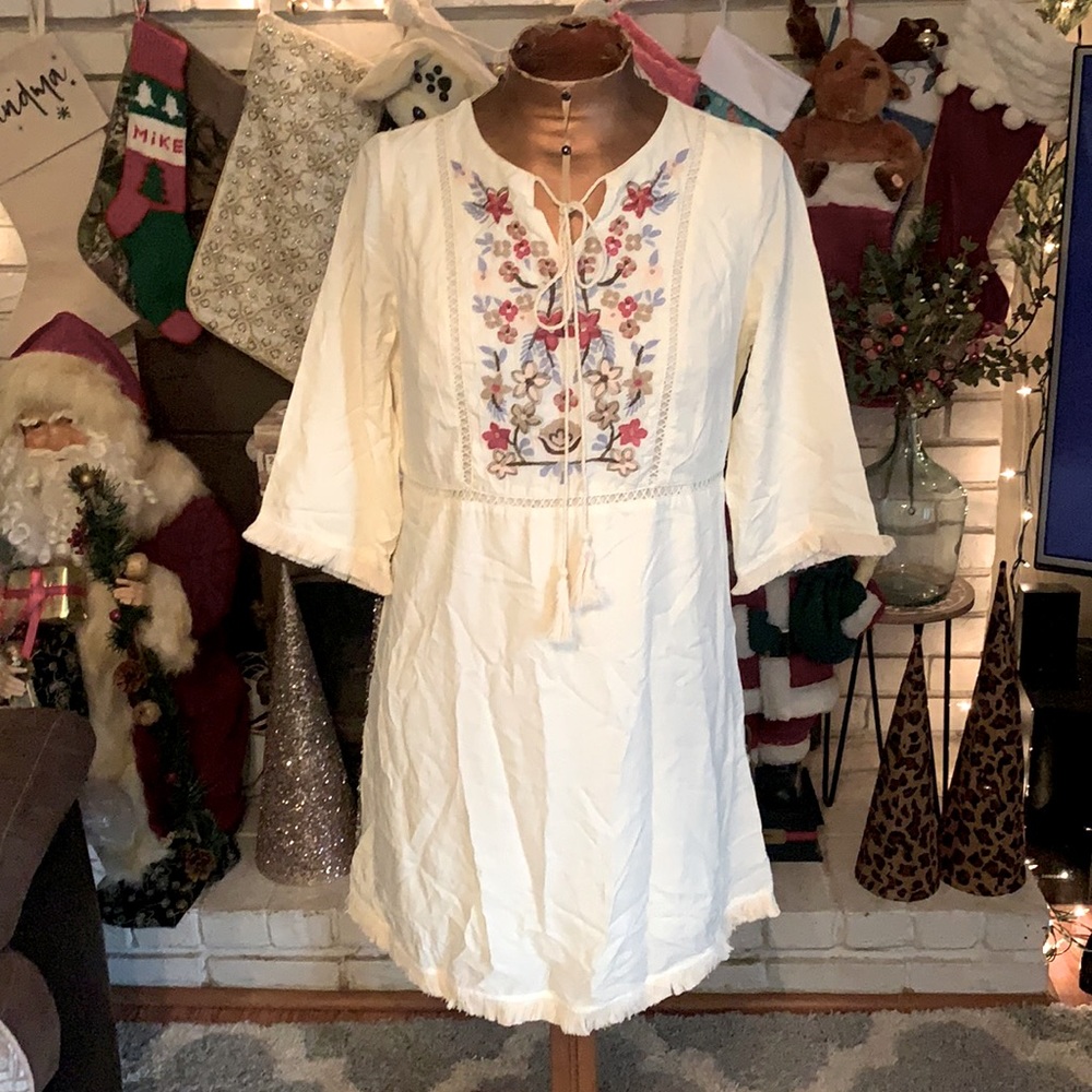 Davi&Dani boho dress. NWOT. has fringe detail